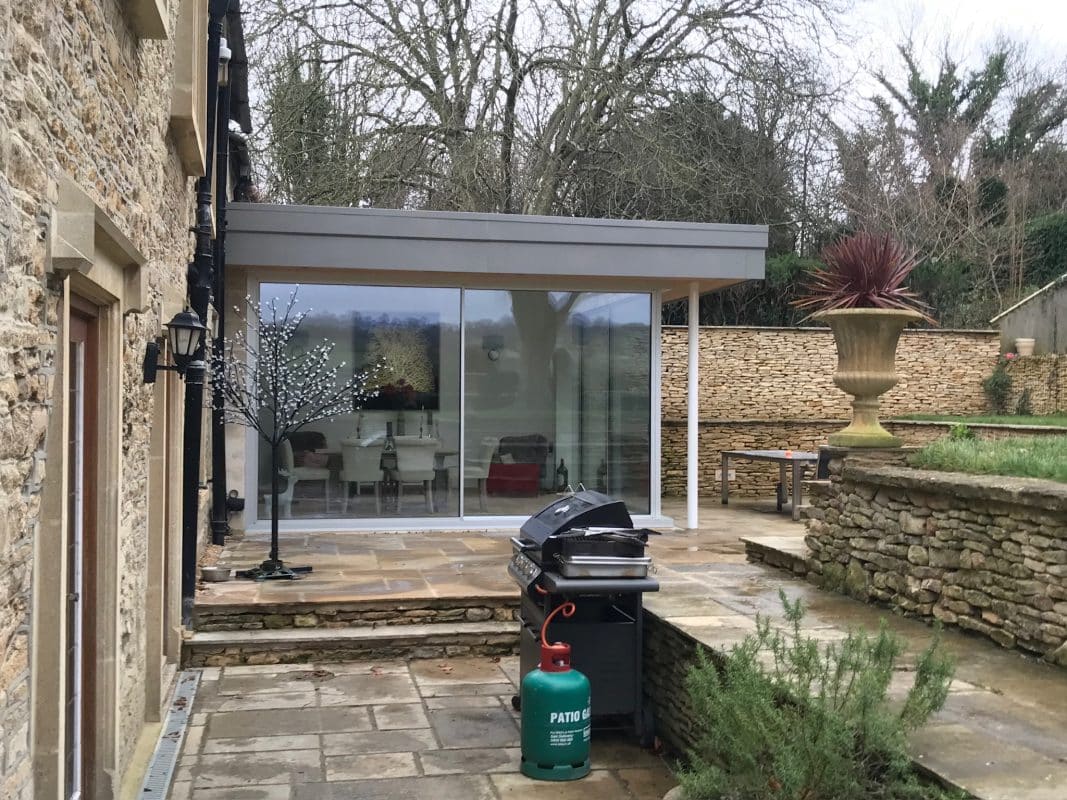 Open Corner Solarlux Cero II sliding doors installed in this completed garden room. 4 cero sliding doors bath3