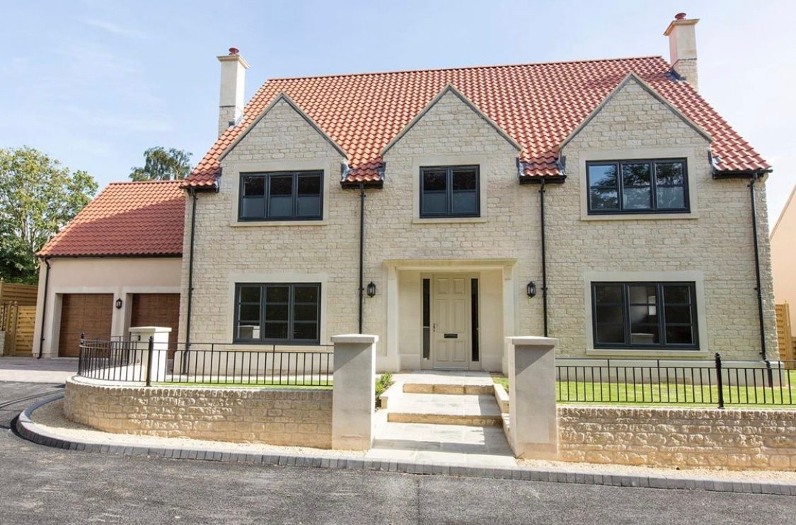 home with aluminium powder windows